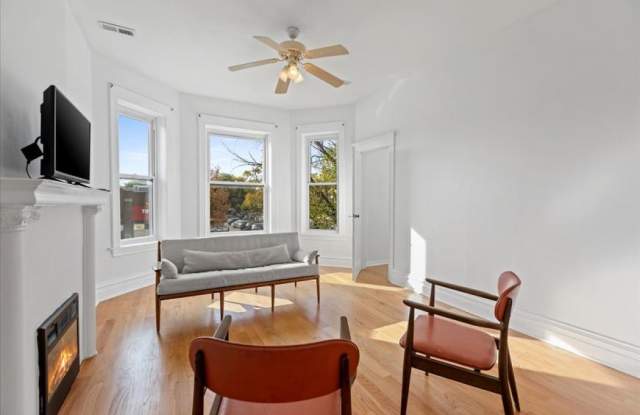 3268 W Fullerton photos photos