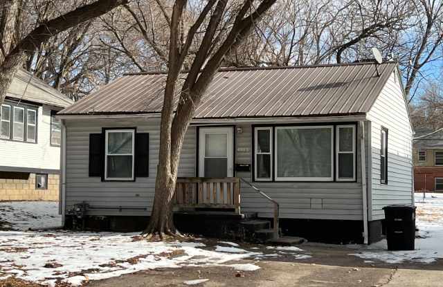 Remodeled 2BR Home in Central Park! - 4333 North 41st Street, Omaha, NE 68111