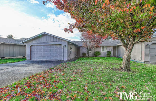 Bright 2 BD Duplex with Garage and Private Yard in Washougal! - 3310 Addy Street, Washougal, WA 98671