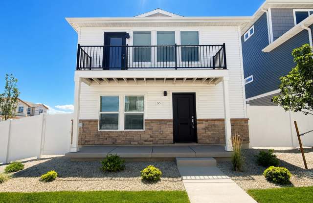 Brand New 2-bed 2-bath End Unit Townhome photos photos