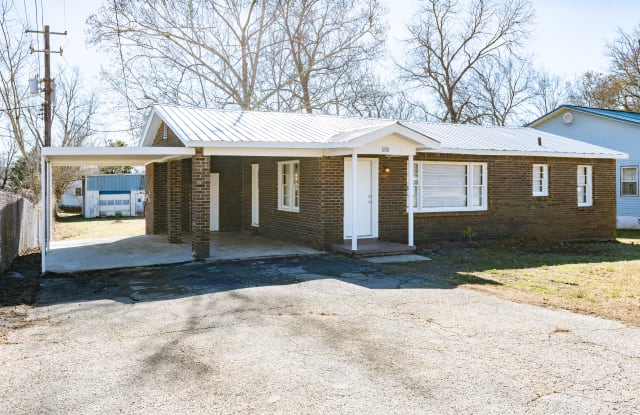131 Center Ave NW - 131 Center Avenue Northwest, Graysville, AL 35073