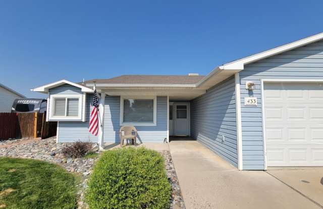 3 Bedroom Home with 2-Car Garage & Spacious Fenced Yard photos photos 3 Bedroom Home with 2-Car Garage & Spacious Fenced Yard photos photos