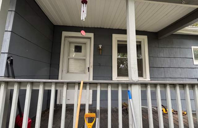 4 Bedroom 2 Bath Single Family Home! Gallery 3