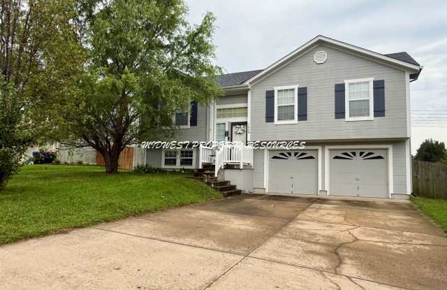 Lee's Summit Schools! 3 Bedroom/2.5 Bath Home in Greenwood photos photos