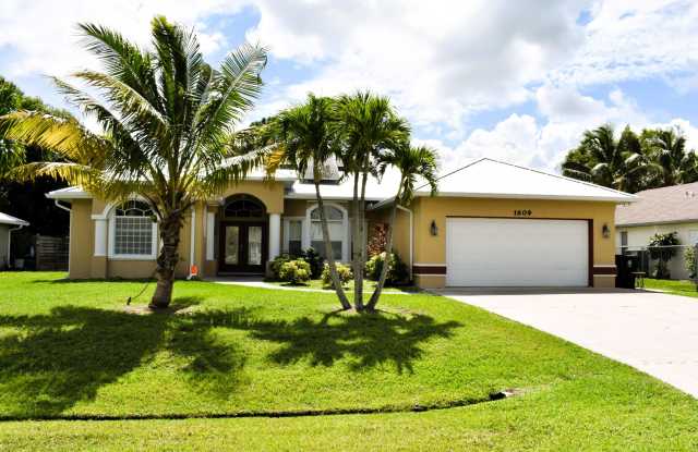 1609 SE Ridgewood Street photos photos