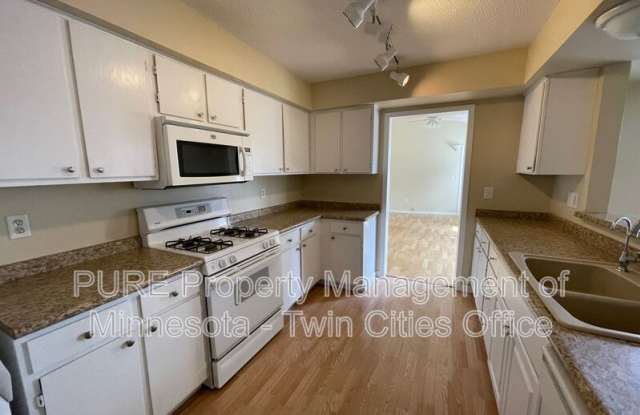 15825 Granada Ave photos photos