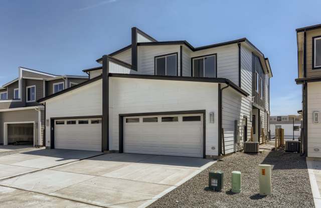 Stunning 3 Bed 2 1/2 Bath Home - Move in Special! Gallery 4