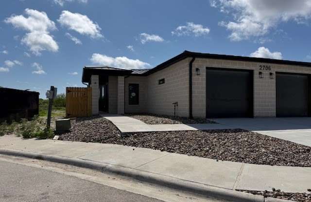 2706 Grace unit: A photos photos
