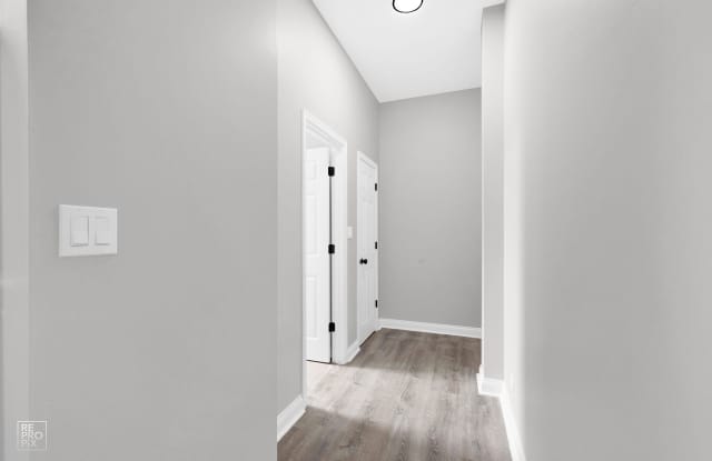 801 E Drexel Square Hyde Park Apartments Gallery 4