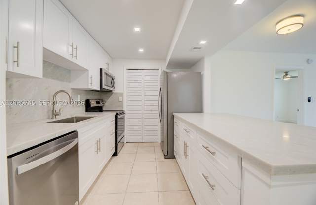 200 LAKEVIEW DR Gallery 3