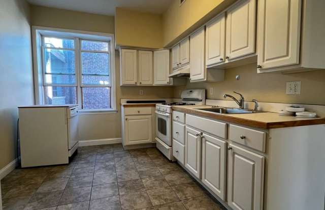 Sept 1 2027!  Huge BU South Campus 5 Bed/2 Bath.  Porch, A/C, Laundry, Amazing Location on St. Marys Street!!! Gallery 4