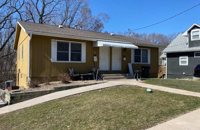$1450 | 3 Bedroom, 1 Bathroom Duplex | No Pets | Available for August 1st, 2025 move in! - 929 North Dodge Street, Iowa City, IA 52245