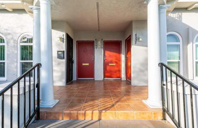 Bright and airy 2-bedroom 2-bath in Mid- City - 4537 Pickford Street, Los Angeles, CA 90019