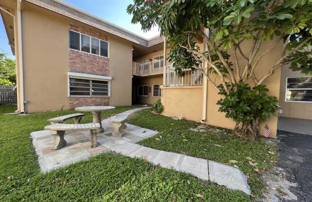 1832 Madison Street #202 - 1 photos photos