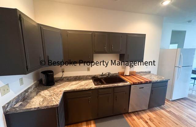 2027 Hamill Avenue - B Gallery 1