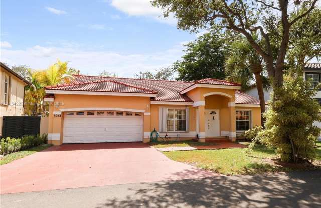 8934 NW 189th Ter photos photos