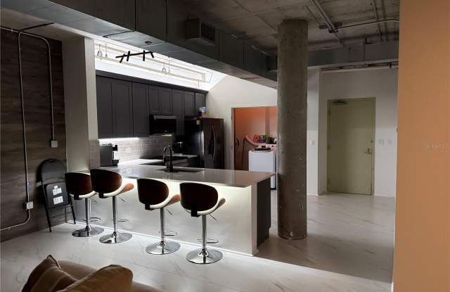 10 N SUMMERLIN Avenue Gallery 2