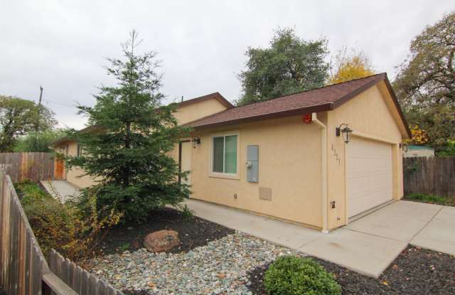 3 Bedroom, 2 Bath Home in Redding - 4121 Easter Avenue, Redding, CA 96003