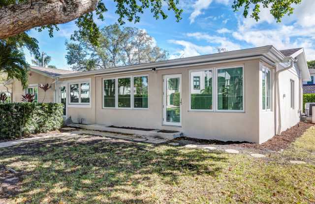** OLDE NAPLES ** 2 BED / 2 BATH - COMPLETELY REMODELED - PET OK! - ANNUAL RENTAL photos photos
