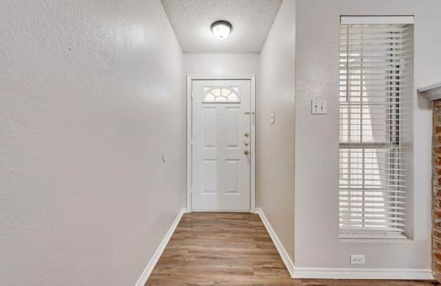 919 Meadow Circle N Gallery 3