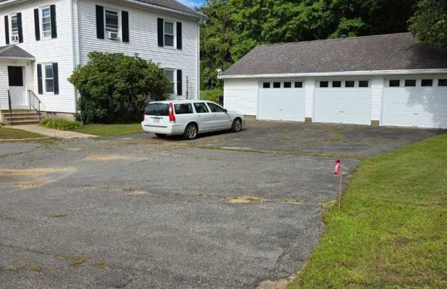 Charming 3BR Duplex in South Barre Gallery 4