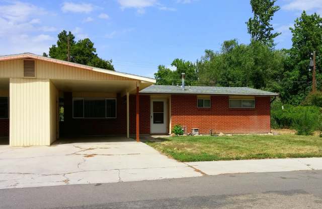 Beautifully Renovated 3 Bedroom, 1 1/2 Bathroom Duplex on the Boise Bench! Newer Carpet and Paint. photos photos