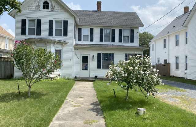 13517 Main Street - Front photos photos