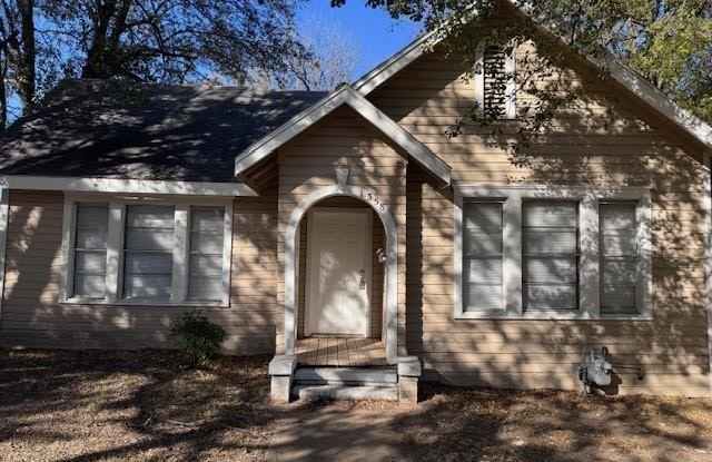 1358 Bonham Street - 1358 Bonham Street, Paris, TX 75460