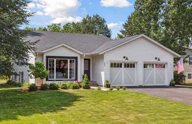 Gorgeous 4 Bedroom in Desirable Mahtomedi Neighborhood w/ Large Sundeck!! photos photos