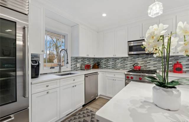 385 Wood Lane photos photos