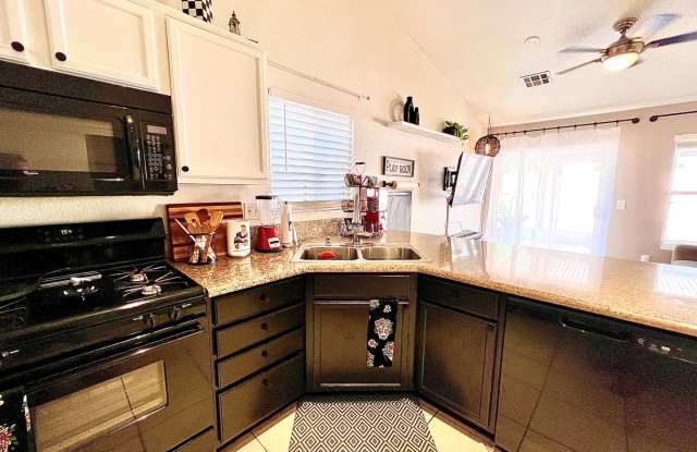 STYLISH SERENITY - 3 bed/2 bath Furnished Home with RV/Boat Parking Gallery 3