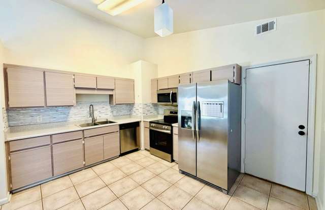 3 bed 2 bath home located off Quacco Road in Savannah! Available Now!! $1,000 OFF FIRST FULL MONTH’S RENT WITH AN ACCEPTABLE APPLICATION & CREDIT. Gallery 4