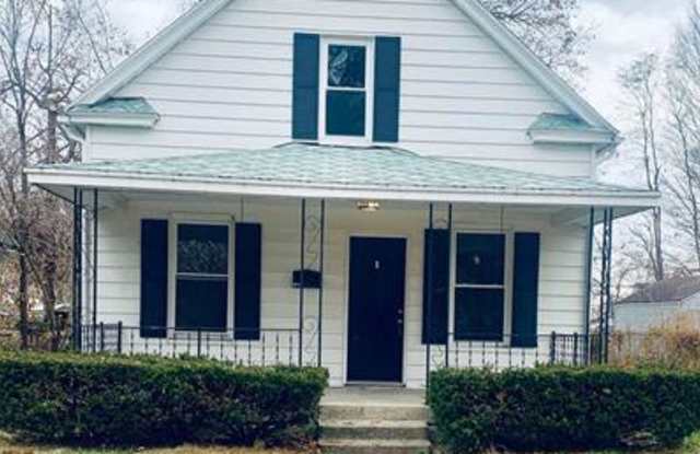 1353 E. Dayton St photos photos