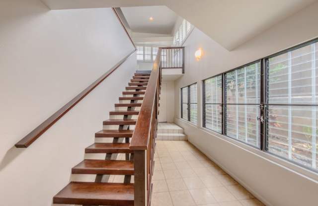 Quiet Lanikai Neighborhood.  Large 1bd/1ba. Nice Views. Nice Trade Wind Breeze. Gallery 4