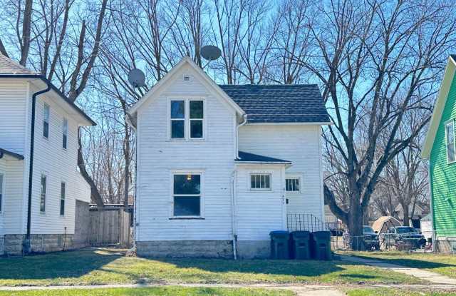 *LEASE SPECIAL* Spacious 3+ bedroom house $795 - 1425 4th Avenue North, Fort Dodge, IA 50501