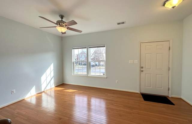 Beautiful 4 Bedroom 2.5 Bath SFH in Sought After Linton Crest Neighborhood For Rent! Gallery 4