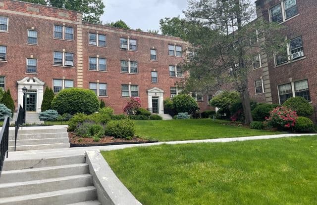 1492 Beacon St Apt 5 - 1492 Beacon Street, Brookline, MA 02446