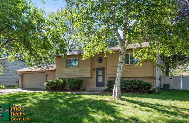 3 Bedroom Home In Rosemount photos photos