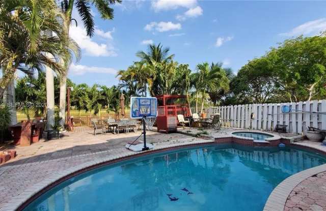 4430 SW 82nd Way photos photos