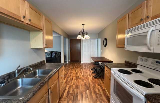 1 bed, 1 bath close proximity to downtown! photos photos
