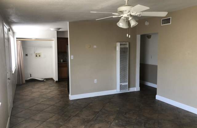 6364-6366 Smoketree Ave - 6366 Gallery 3