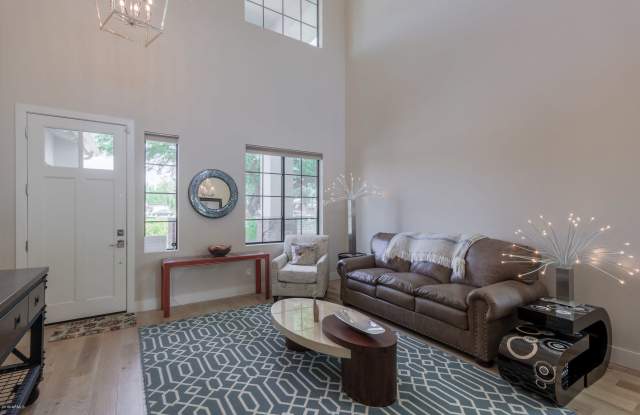 4439 E DEVONSHIRE Avenue Gallery 3