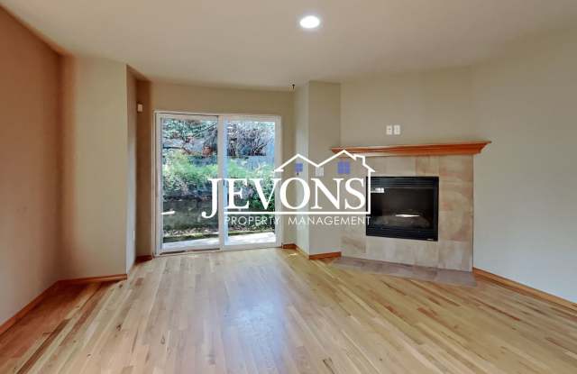 Move-in Special: $500 Off First Month's Rent - Charming two-story condo with two master suites - Pet Friendly! Gallery 3