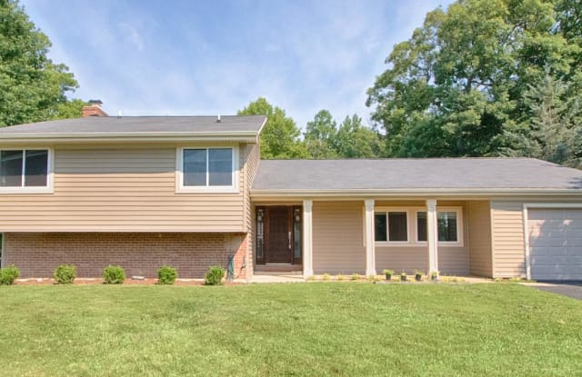 8806 STRAUSE COURT - 8806 Strause Court, Burke, VA 22153