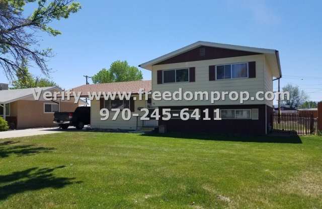 2015 Gunnison Avenue photos photos