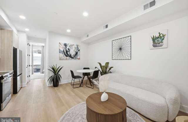 705 QUINCY Street NE Gallery 3