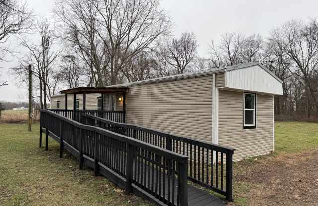 3 Bed/2 Bath Home with LARGE front/back yard photos photos