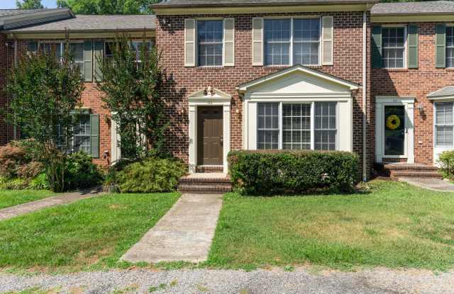 Spacious Townhouse with Basement in Farmville! photos photos