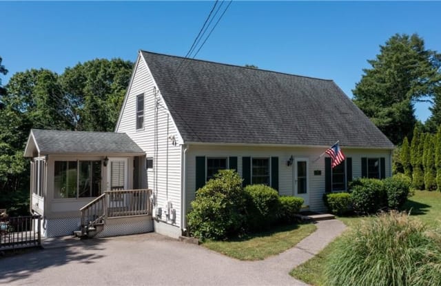 221 Narragansett Avenue E - 221 Narragansett Avenue East, Wakefield-Peacedale, RI 02879