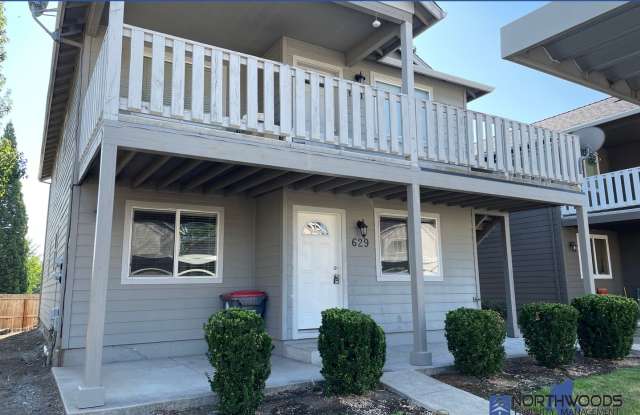 Nice 3 Bedroom 2 Bathroom Downstairs Apartment in Central Point - 629 Valley Heart Lane, Central Point, OR 97502